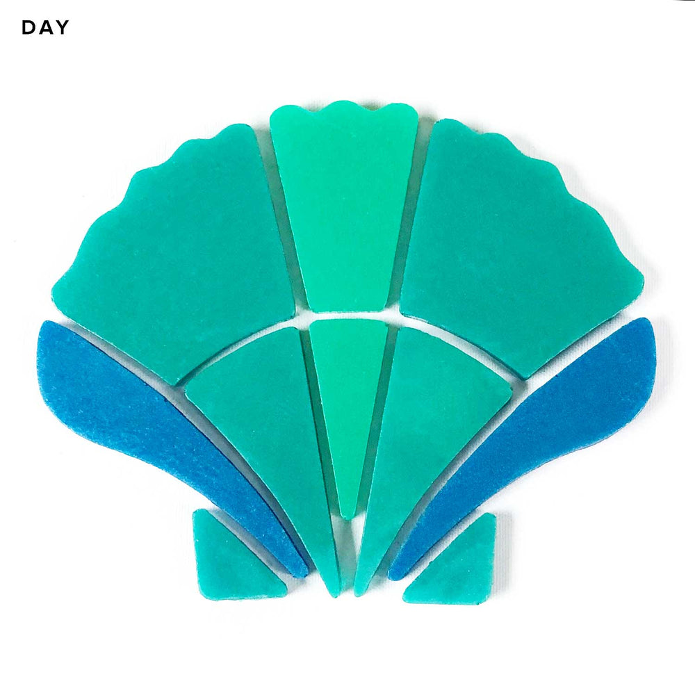 Scallop Shell Small Glow in the Dark Pool Mosaic Medium